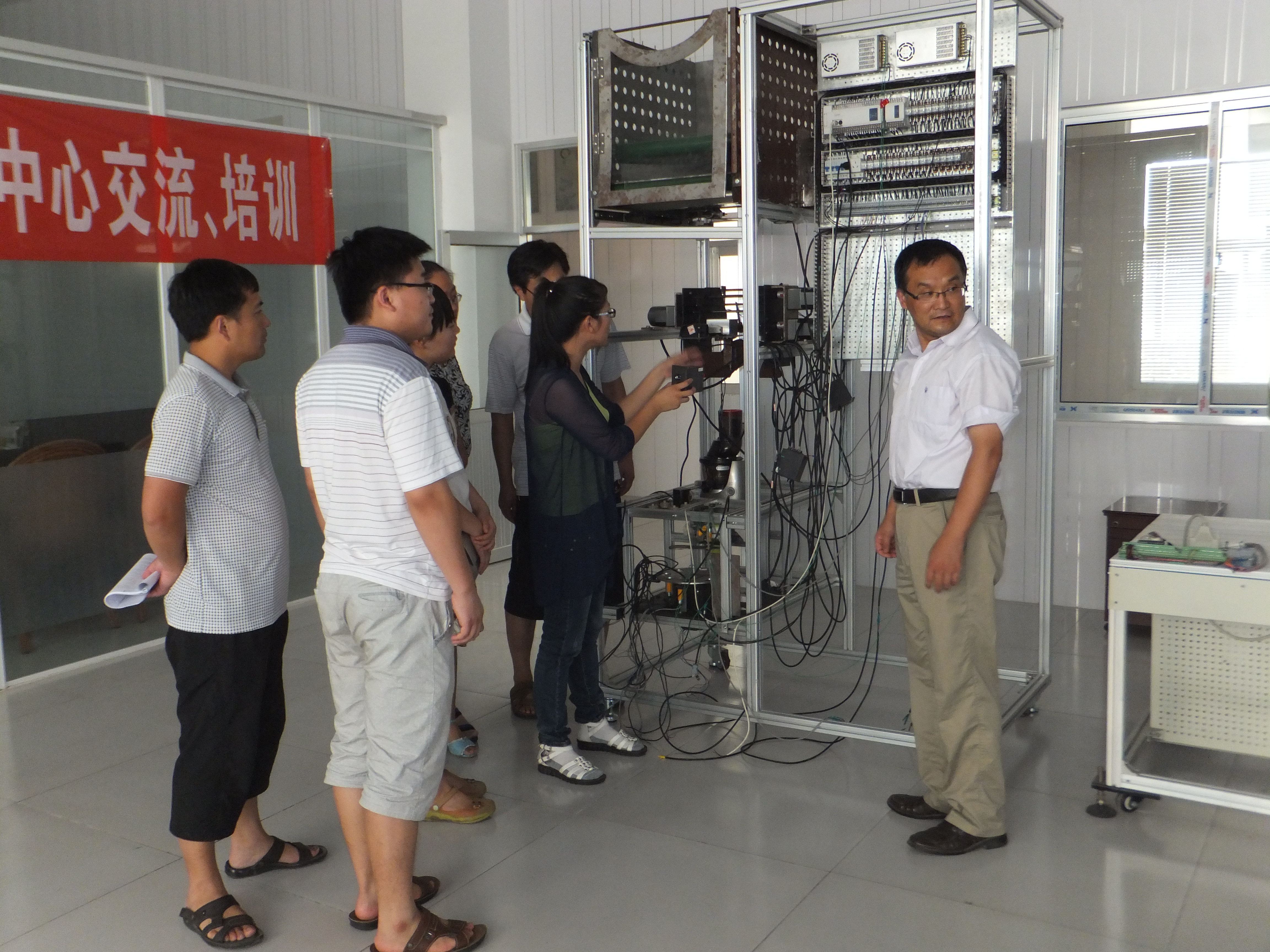 臨朐職教中心機(jī)電工程學(xué)院老師到我公司參加培